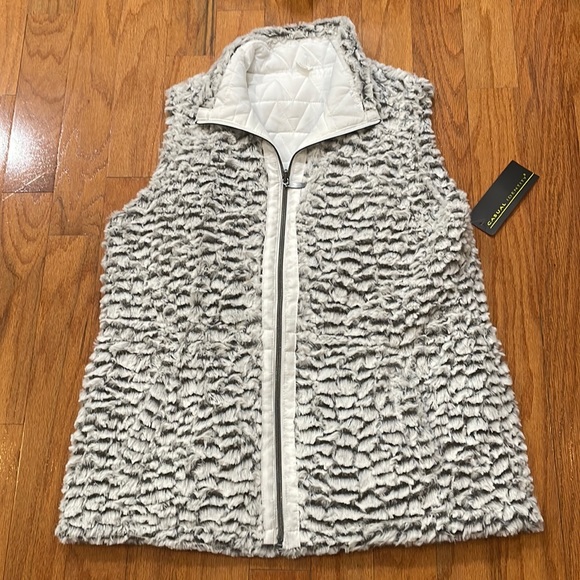 Casual Identity Jackets & Blazers - Casual Identity Women’s Size Large NWT Faux Fur Vest Ivory Quilted Adj Waist